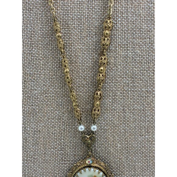 Vintage Victorian Cameo Style Necklace & Earring Set With Romantic Scene & Gold - Picture 5 of 14